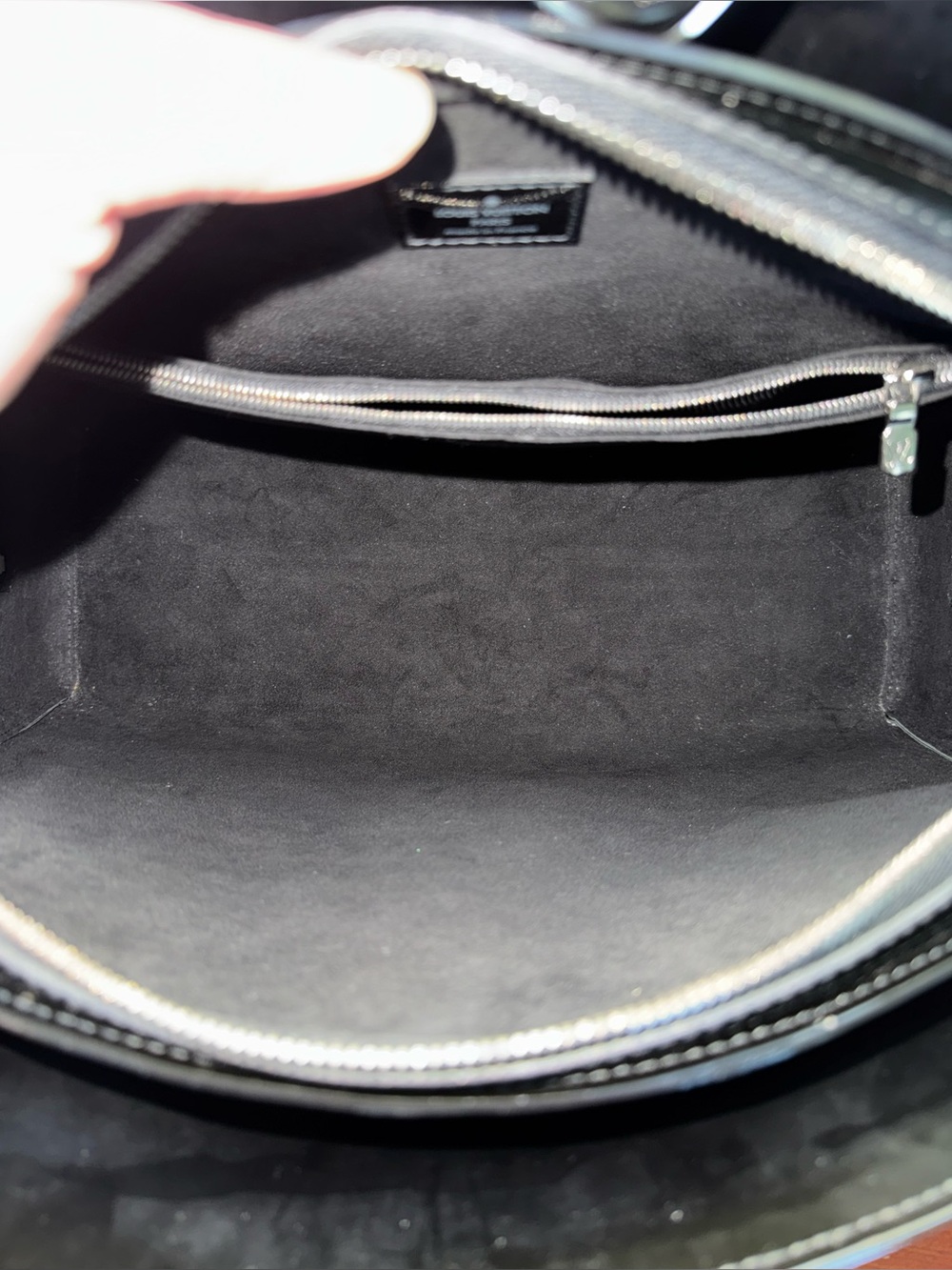 Louis Vuitton Pont-Neuf GM in Black Épi Leather | Retired Style | Pre-owned Good - Picture 8 of 16